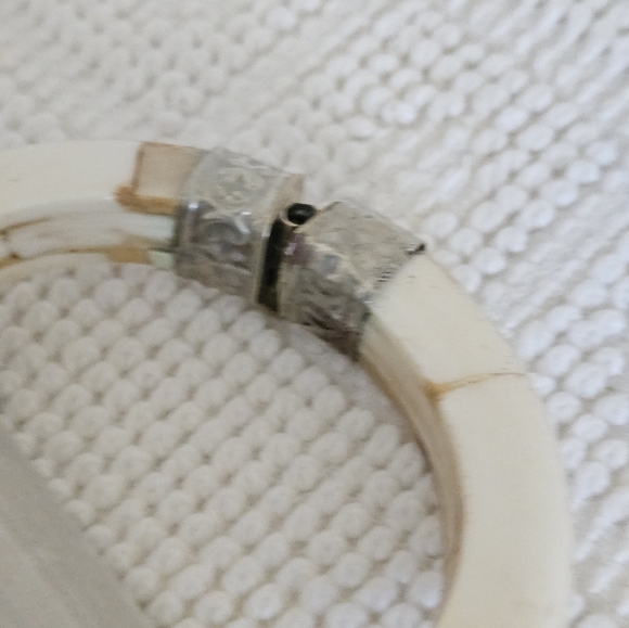 Vintage Silver & Resin Hinged Cuff Braclet With Lapis Stone Inlay. - Picture 6 of 16